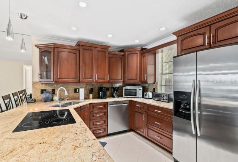 605 Sutton Place, Unit 102, Longboat Key, FL 34228 Photo
