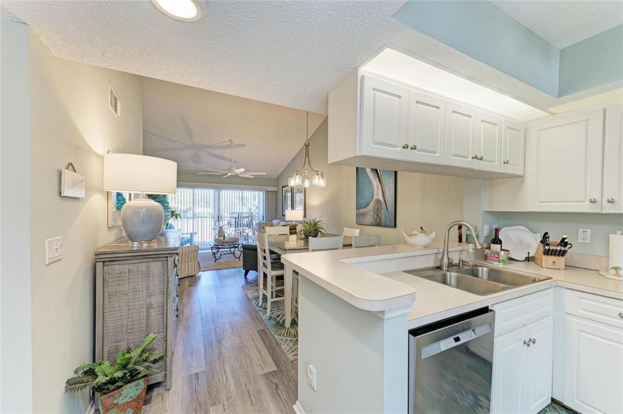 431 Cerromar Lane, Unit 446, Venice, FL 34293 Photo