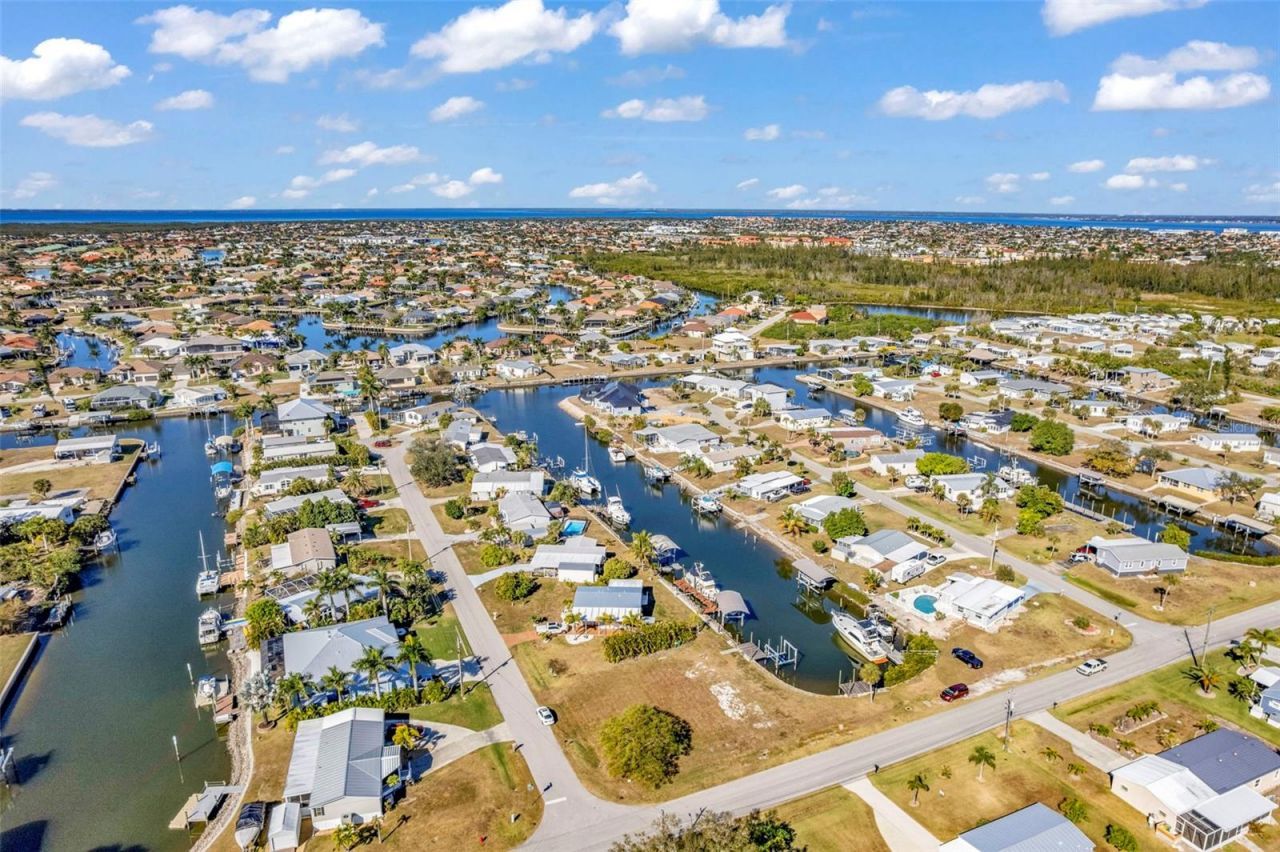 700 Hollyhill Court, Punta Gorda, FL 33950 Photo