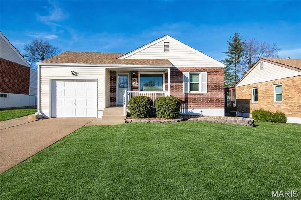 9105 Southview Lane, Saint Louis, MO 63123 Main Photo