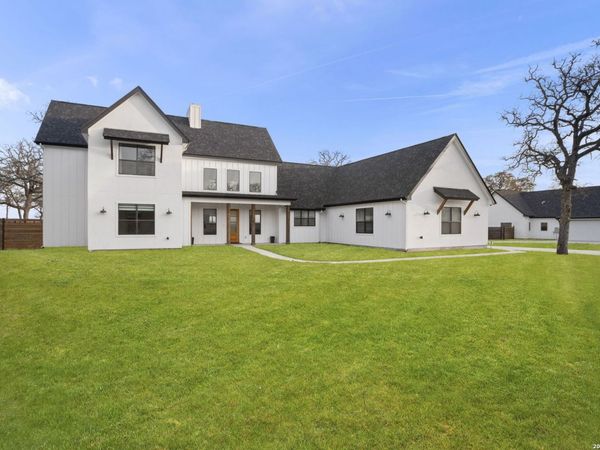 204 Oak Fields Dr.,, Floresville, TX 78114