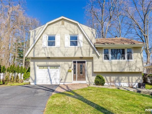 33 Sherwood Drive, RAMSEY, NJ 07446