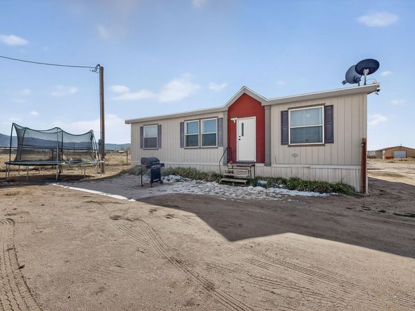 10 Luminoso Court, Los Lunas, NM 87031