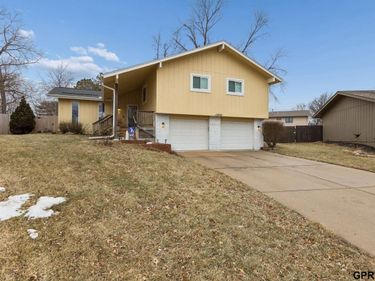13809 X Circle, Omaha, NE 68137