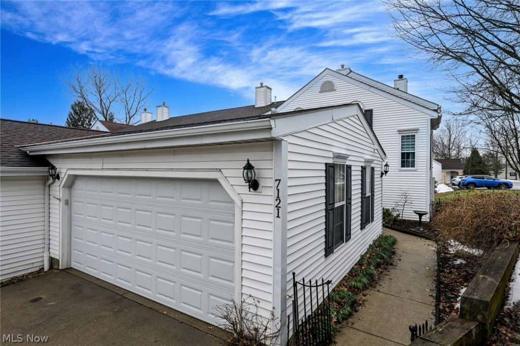 7121 W Cross Creek Trail, Brecksville, OH 44141 Main Photo