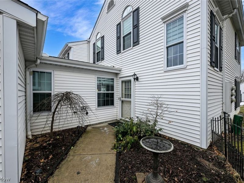 7121 W Cross Creek Trail, Brecksville, OH 44141 Photo 3