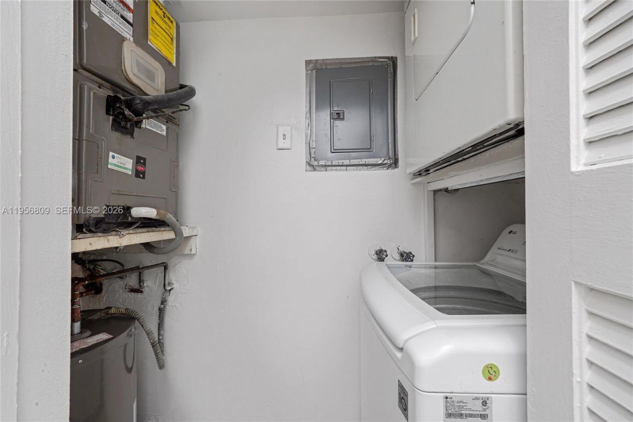 200 Lakeview Dr, Unit 101, Weston, FL 33326 Photo