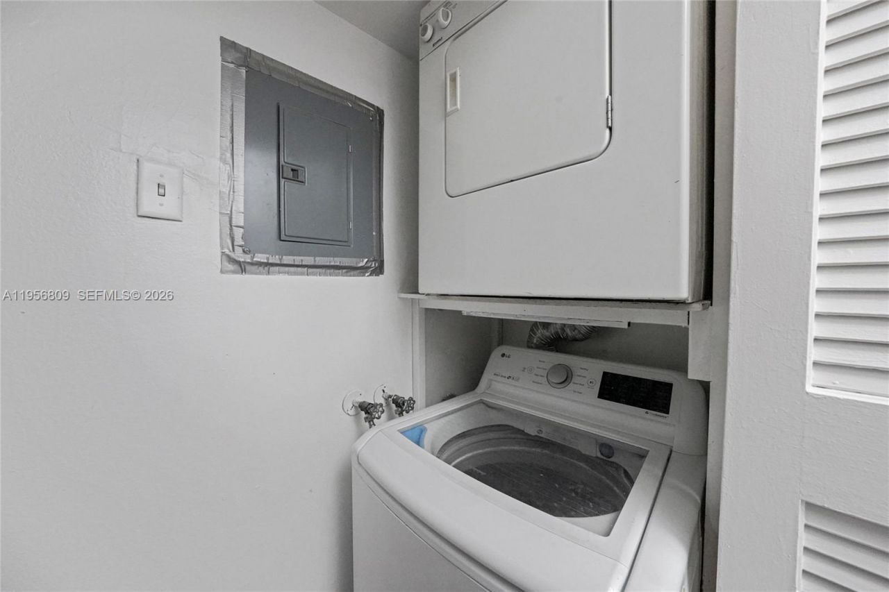 200 Lakeview Dr, Unit 101, Weston, FL 33326 Photo