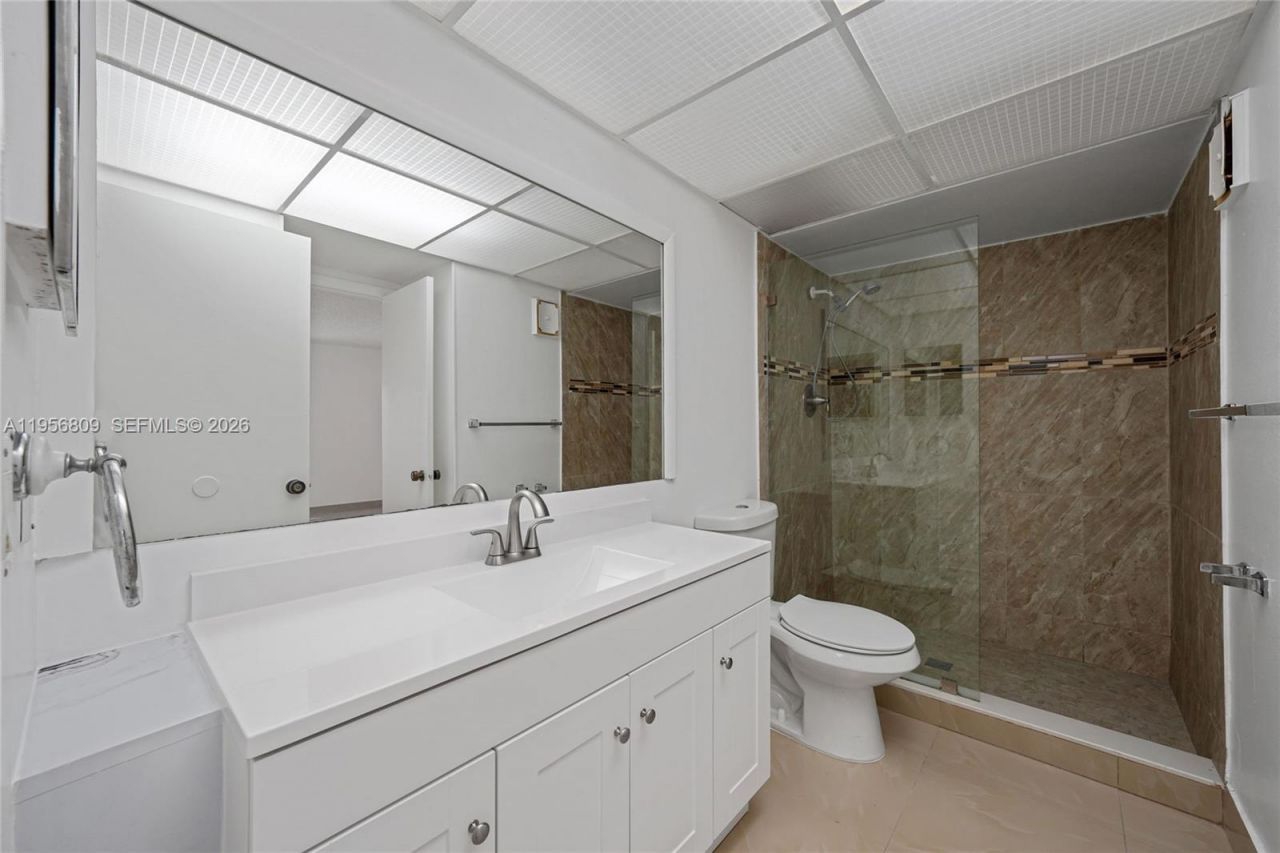 200 Lakeview Dr, Unit 101, Weston, FL 33326 Photo