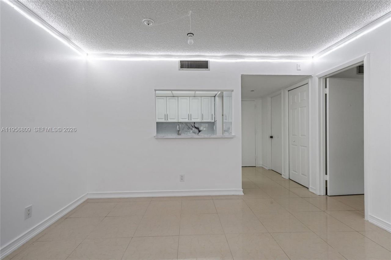 200 Lakeview Dr, Unit 101, Weston, FL 33326 Photo