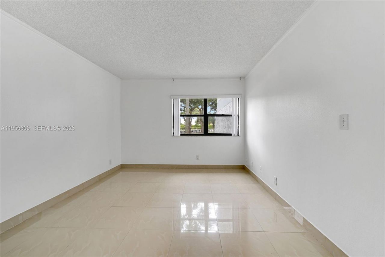 200 Lakeview Dr, Unit 101, Weston, FL 33326 Photo