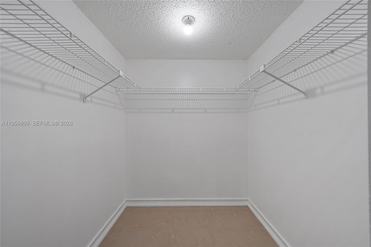 200 Lakeview Dr, Unit 101, Weston, FL 33326 Photo