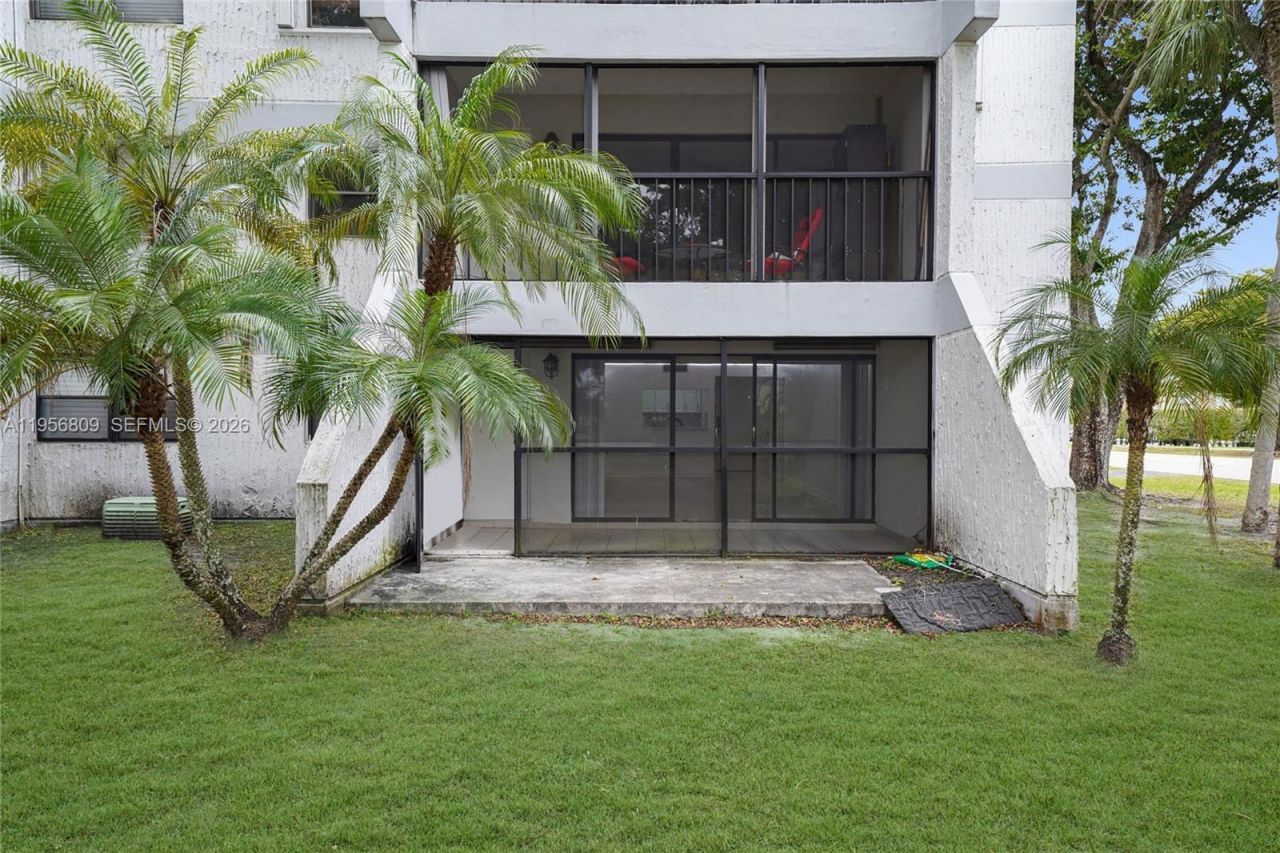 200 Lakeview Dr, Unit 101, Weston, FL 33326 Photo