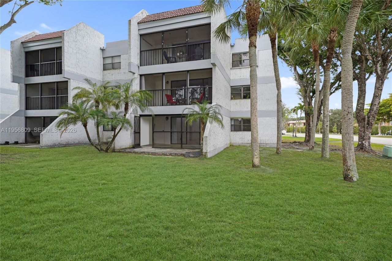 200 Lakeview Dr, Unit 101, Weston, FL 33326 Photo