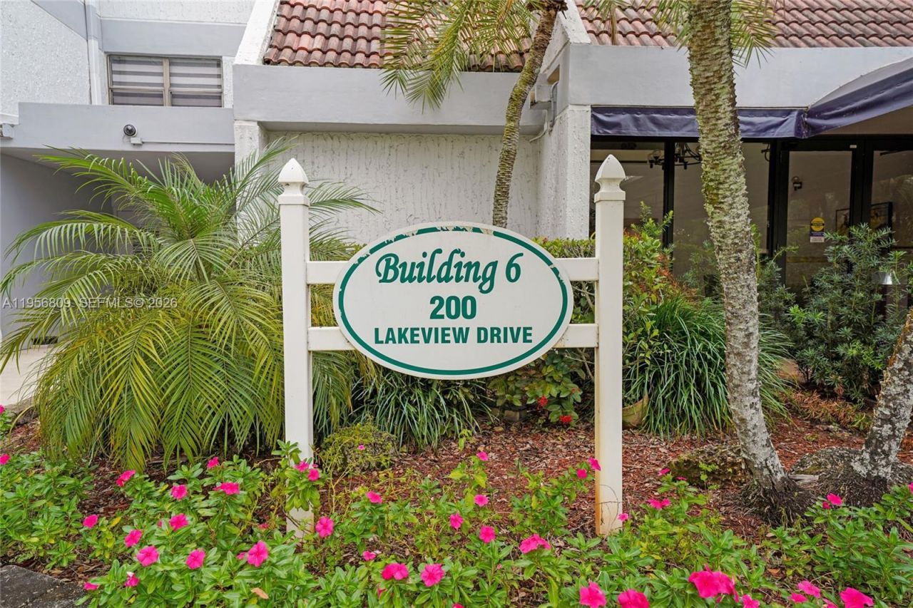 200 Lakeview Dr, Unit 101, Weston, FL 33326 Photo