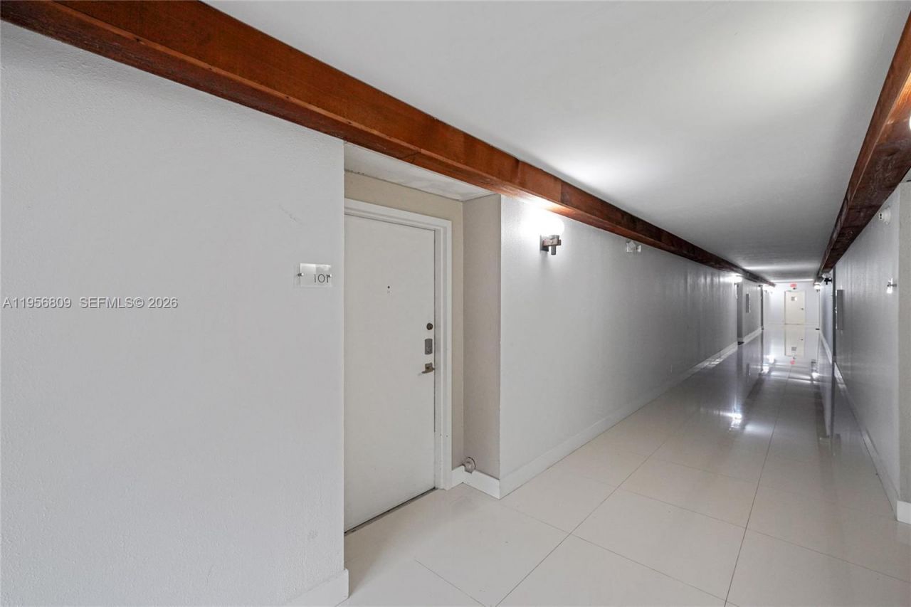 200 Lakeview Dr, Unit 101, Weston, FL 33326 Photo