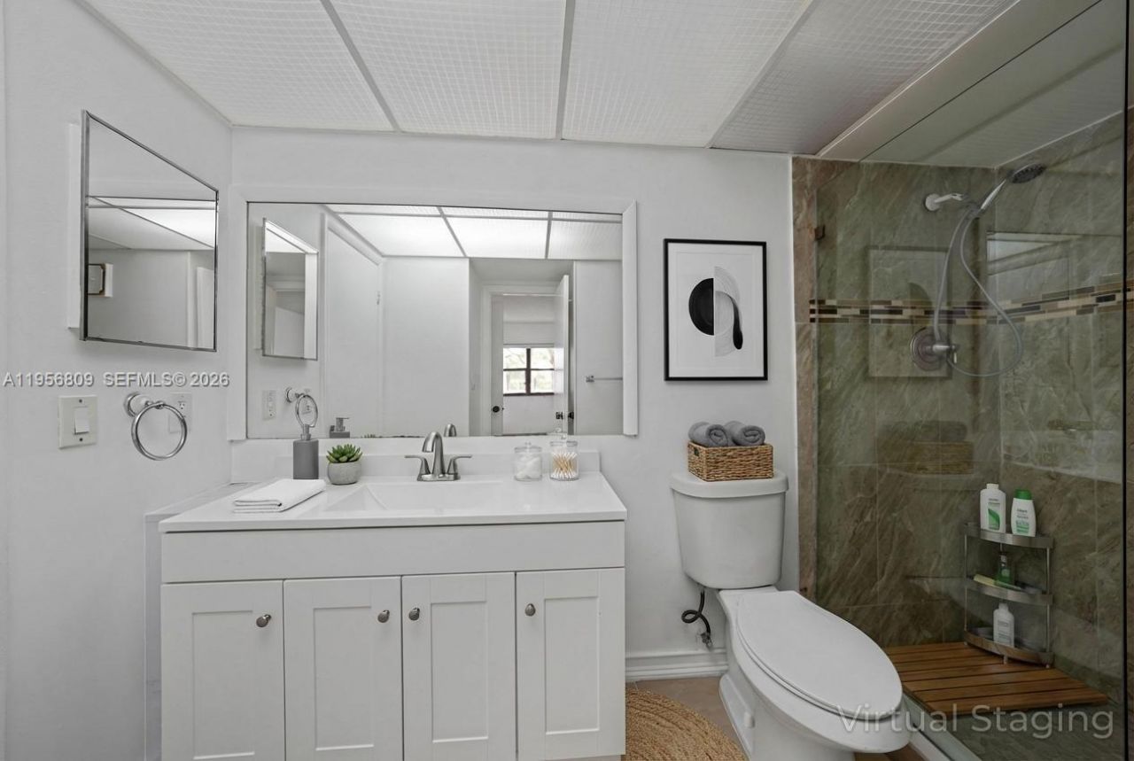 200 Lakeview Dr, Unit 101, Weston, FL 33326 Photo