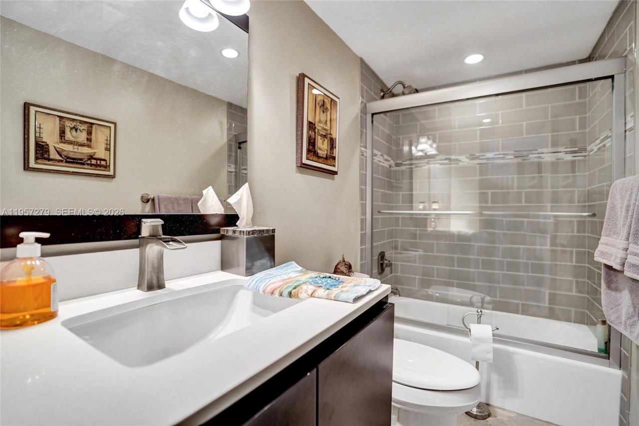 1301 E Hillsboro Blvd , Unit 307, Deerfield Beach, FL 33441 Photo