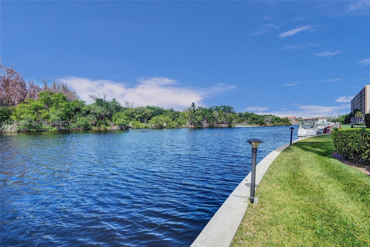 1301 E Hillsboro Blvd , Unit 307, Deerfield Beach, FL 33441 Photo