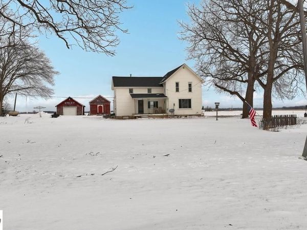 8797 Walton Road E, Shepherd, MI 48883