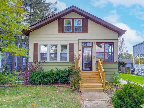 1561 E Walnut Avenue, Des Plaines, IL 60016