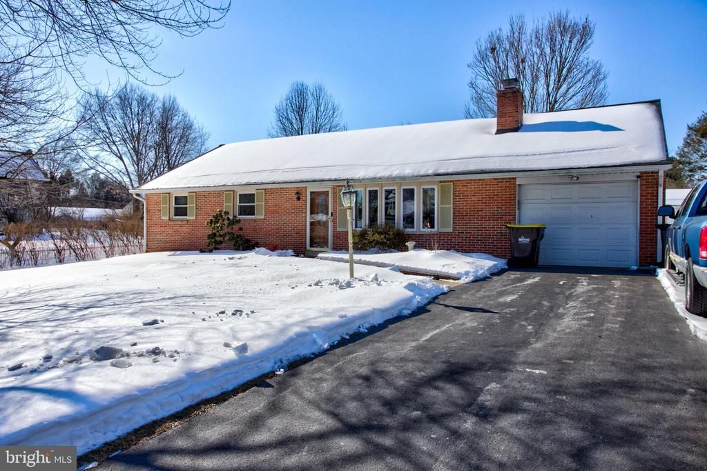 902 Perry Road, Lititz, PA 17543 Main Photo