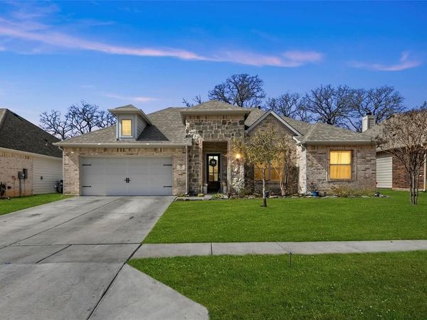137 Gardenia Drive, Azle, TX 76020