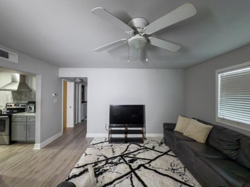 2000 Greens Blvd. Photo 34