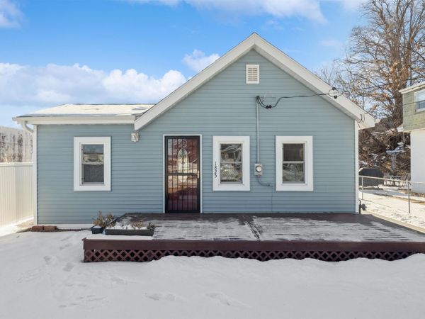1825 Ann Street, Dubuque, IA 52001