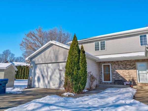 203 Cody Circle, Unit 203, Marshall, WI 53559