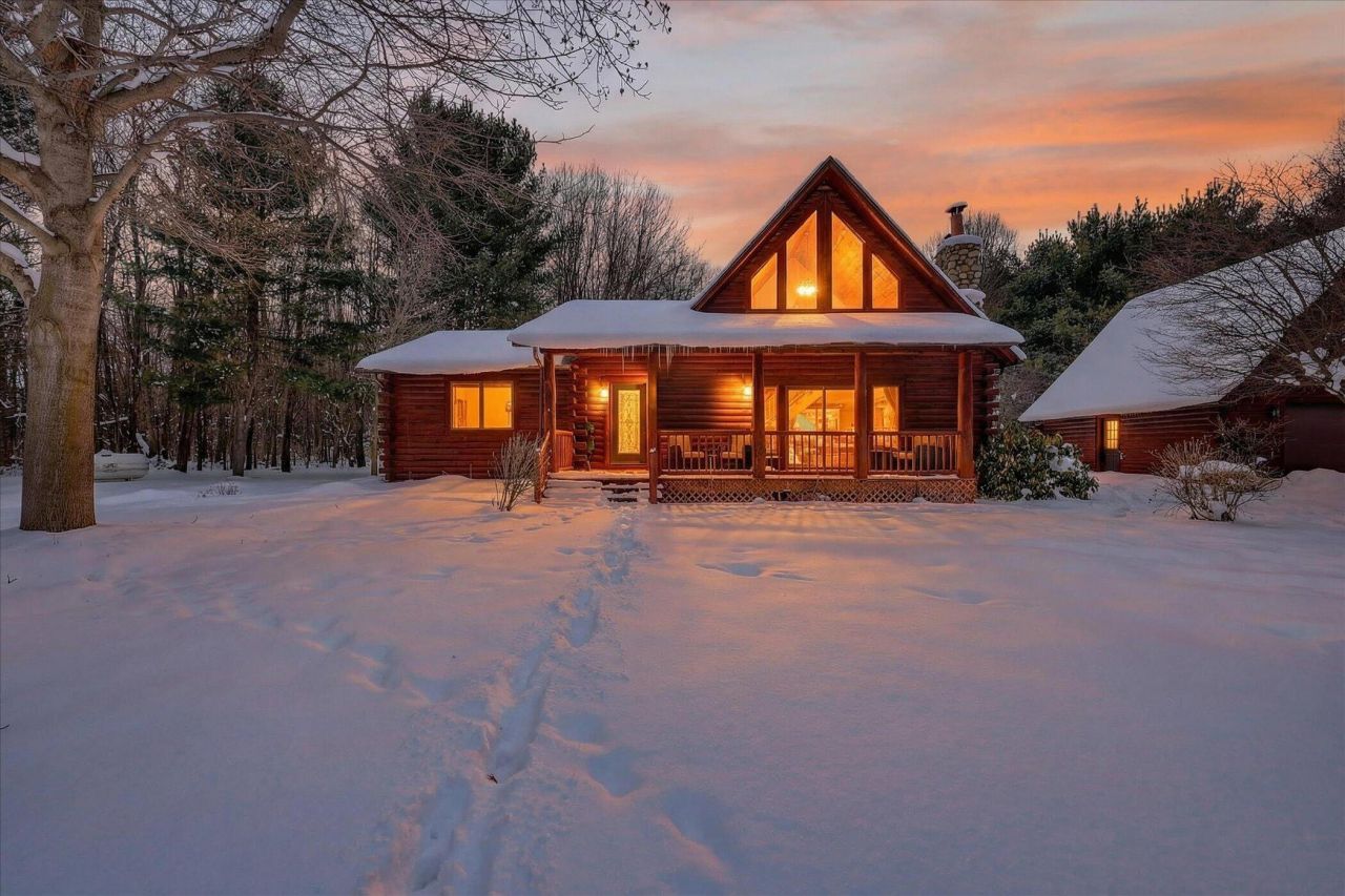 724 Spruce Hollow Drive, Middleville, MI 49333 Main Photo