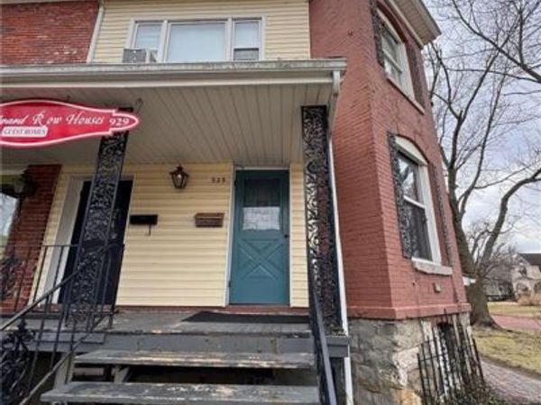 929 SW Huntoon Street, Topeka, KS 66604