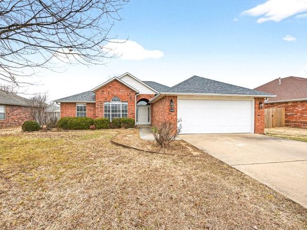 1804 SW Spruce Road, Bentonville, AR 72713