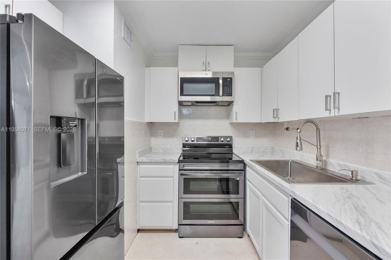 8050 NW 8th St, Unit 1203, Miami, FL 33126 Photo