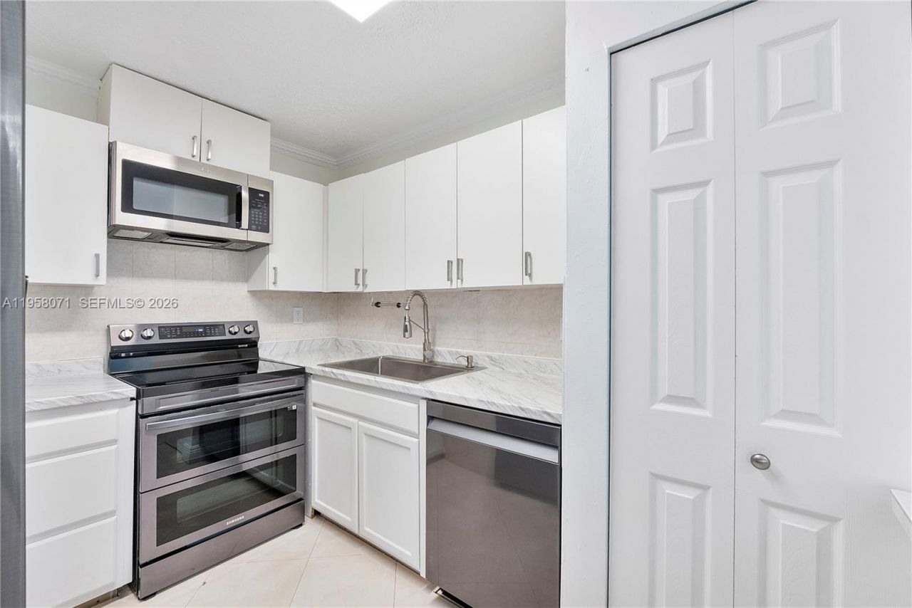 8050 NW 8th St, Unit 1203, Miami, FL 33126 Photo