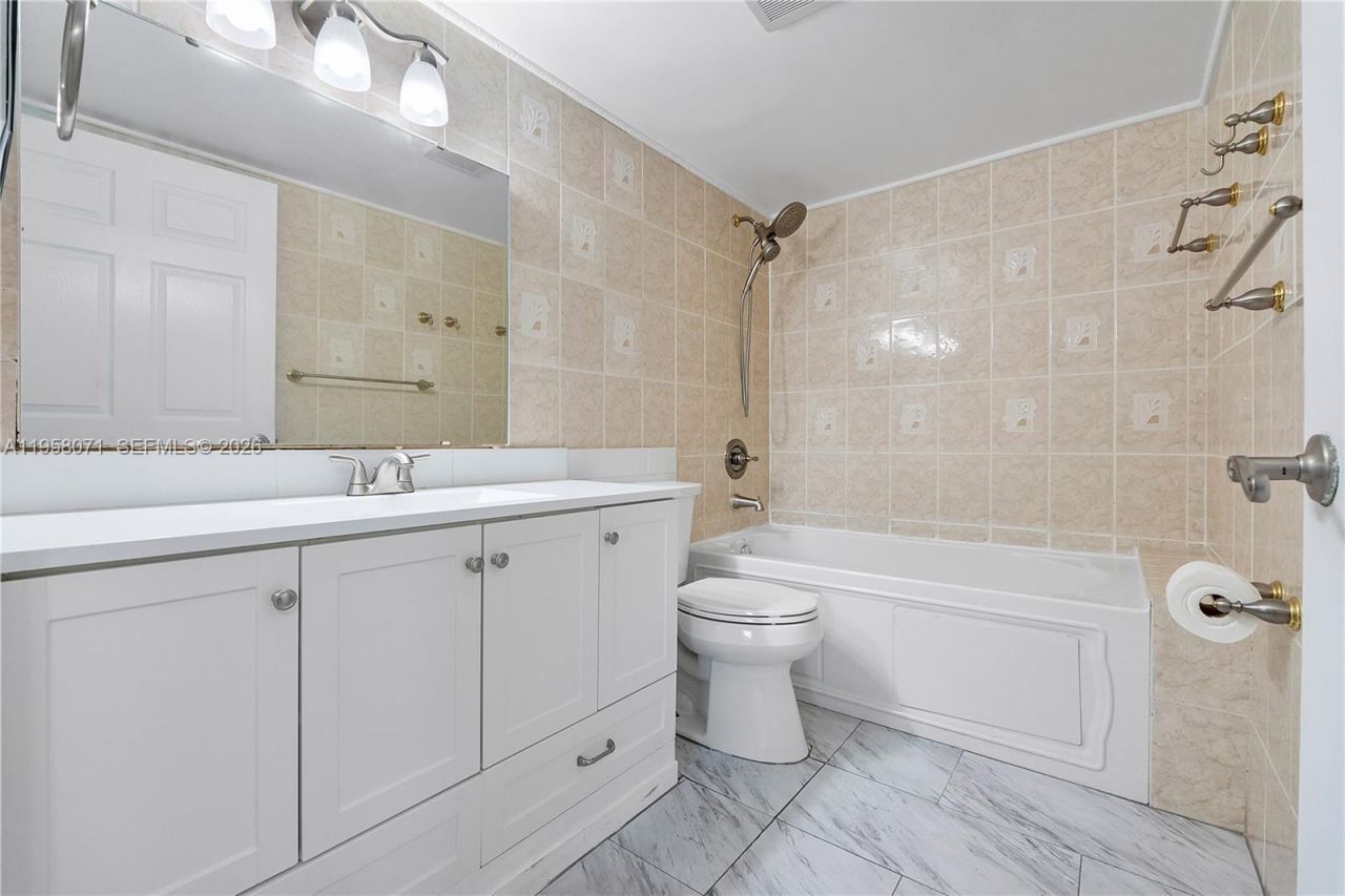 8050 NW 8th St, Unit 1203, Miami, FL 33126 Photo