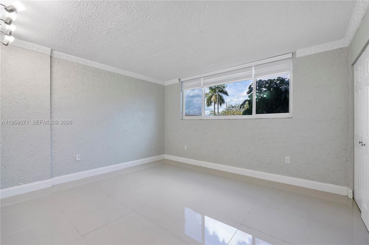 8050 NW 8th St, Unit 1203, Miami, FL 33126 Photo