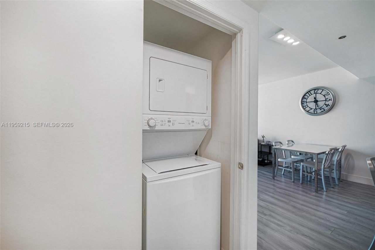 500 Brickell Ave , Unit 1903, Miami, FL 33131 Photo