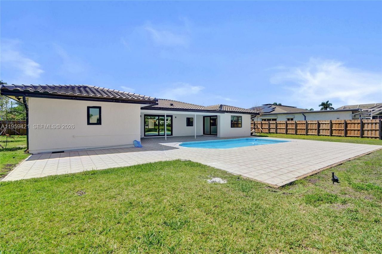 16653 Golfview Dr, Weston, FL 33326 Photo
