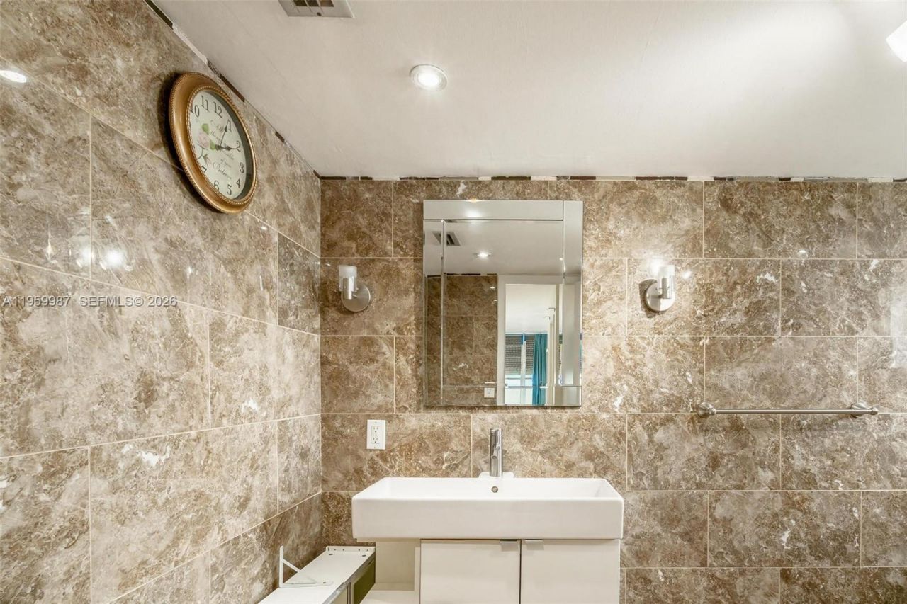 1750 NE 191st St, Unit 700-1, Miami, FL 33179 Photo