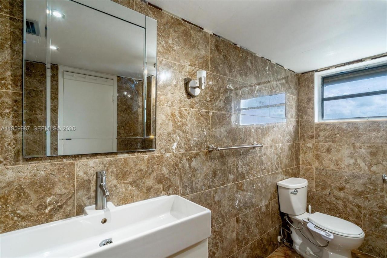 1750 NE 191st St, Unit 700-1, Miami, FL 33179 Photo