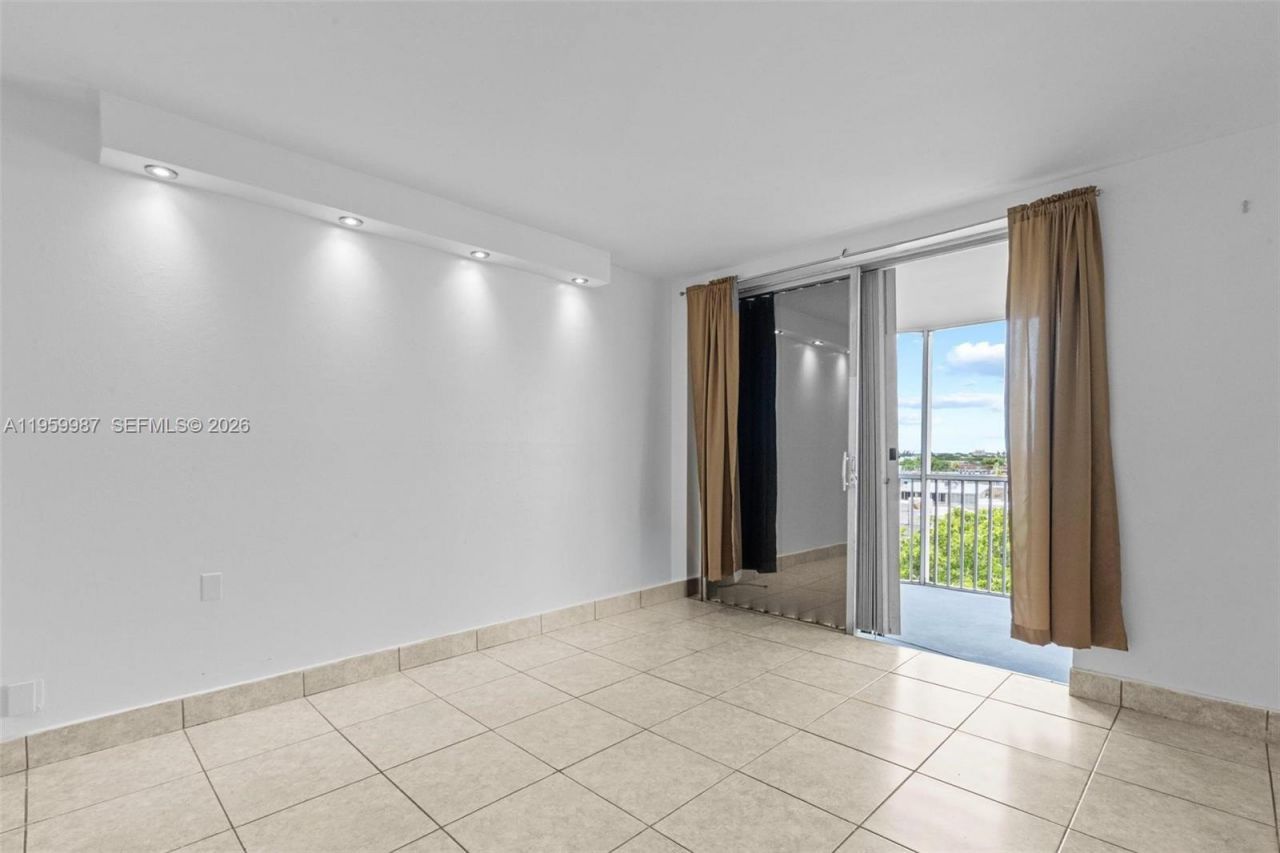 1750 NE 191st St, Unit 700-1, Miami, FL 33179 Photo