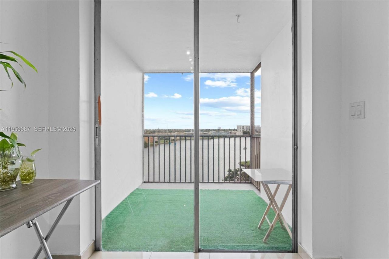 1750 NE 191st St, Unit 700-1, Miami, FL 33179 Photo