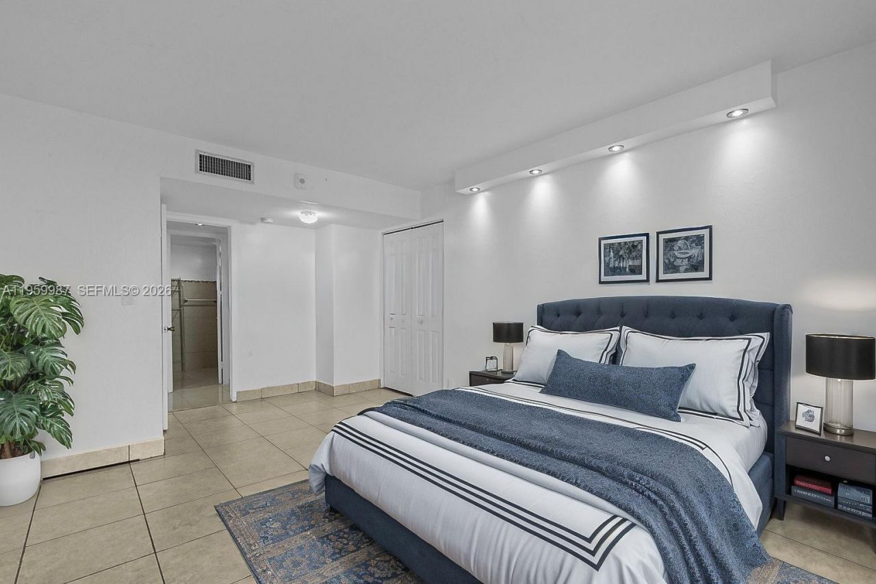 1750 NE 191st St, Unit 700-1, Miami, FL 33179 Photo