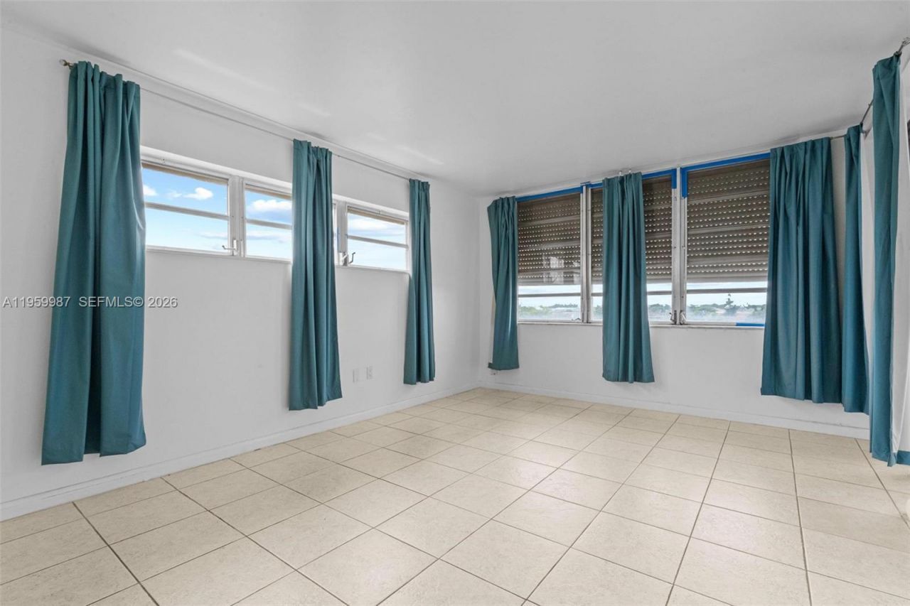 1750 NE 191st St, Unit 700-1, Miami, FL 33179 Photo