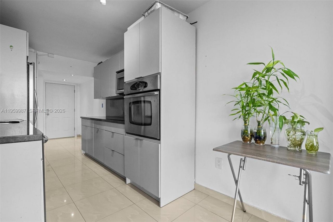 1750 NE 191st St, Unit 700-1, Miami, FL 33179 Photo