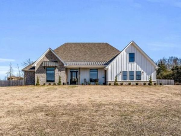 820 Prairie Waters Drive, Columbus, MS 39701