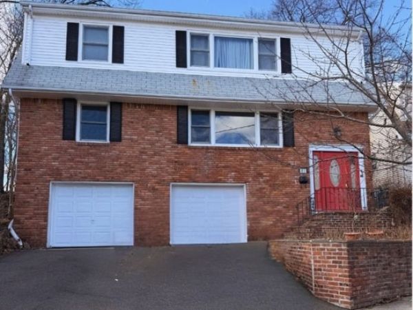 81 Lakeshore Dr, Prospect Park, NJ 07508