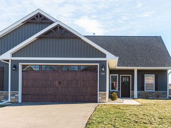 618 Anjali Court, Unit 618, Sycamore, IL 60178