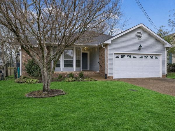 103 Oak Leaf Ct, Hendersonville, TN 37075